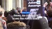 Justiça britânica adia extradição de Julian Assange e pede garantias aos EUA