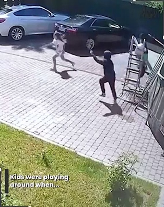 شوف القرد بيعمل اية