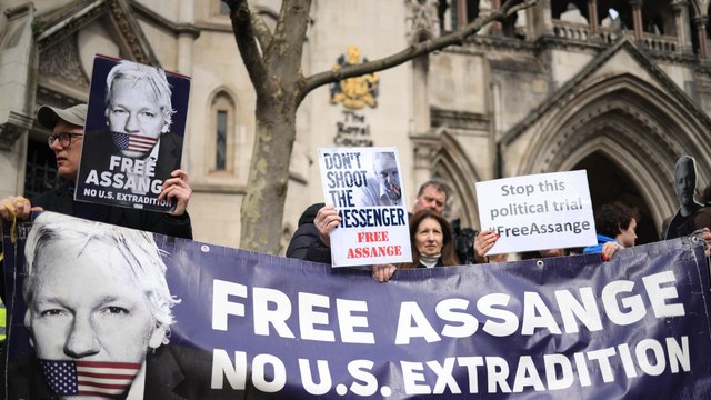 Un tribunal británico frena la extradición de Assange y reclama a Estados Unidos más garantías de que tendrá un juicio justo