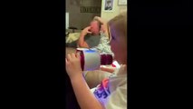 La reacción de un padre no tiene precio cuando su hija canta por el micrófono