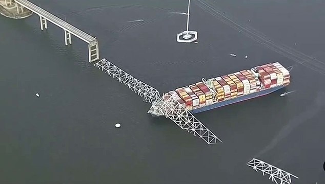 Las impactantes imágenes del puente caído en Baltimore horas después del accidente
