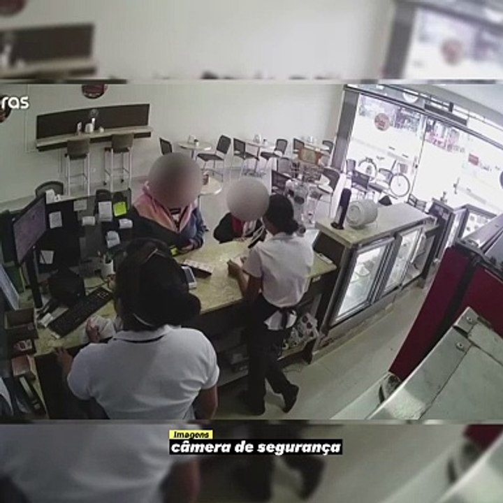 Carro invade doceria e criança escapa por um triz de atropelamento