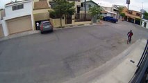 #VIDEO - Momento exacto del robo de camioneta en Tijuana, colonia Lomas de Aguacaliente