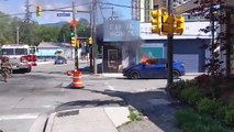 #VIRAL - Tesla sufre falla bloquea puertas y arde en llamas con el conductor en su interior