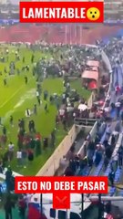 下载视频: AFICIONADOS de ATLAS y QUERÉTARO INVADEN y se PELEAN en ESTADIO CORREGIDORA - ¡LAMENTABLE!