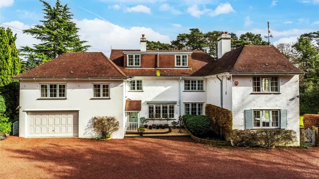 "Quintessential" country house for sale has rare golf club access and Edwardian origins