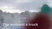 #VIDEO: Esposa capta el impacto de un rayo en la camioneta de su marido en Florida