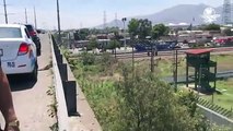 Autoridades del Edomex buscan a repartidor que fue lanzado desde un puente