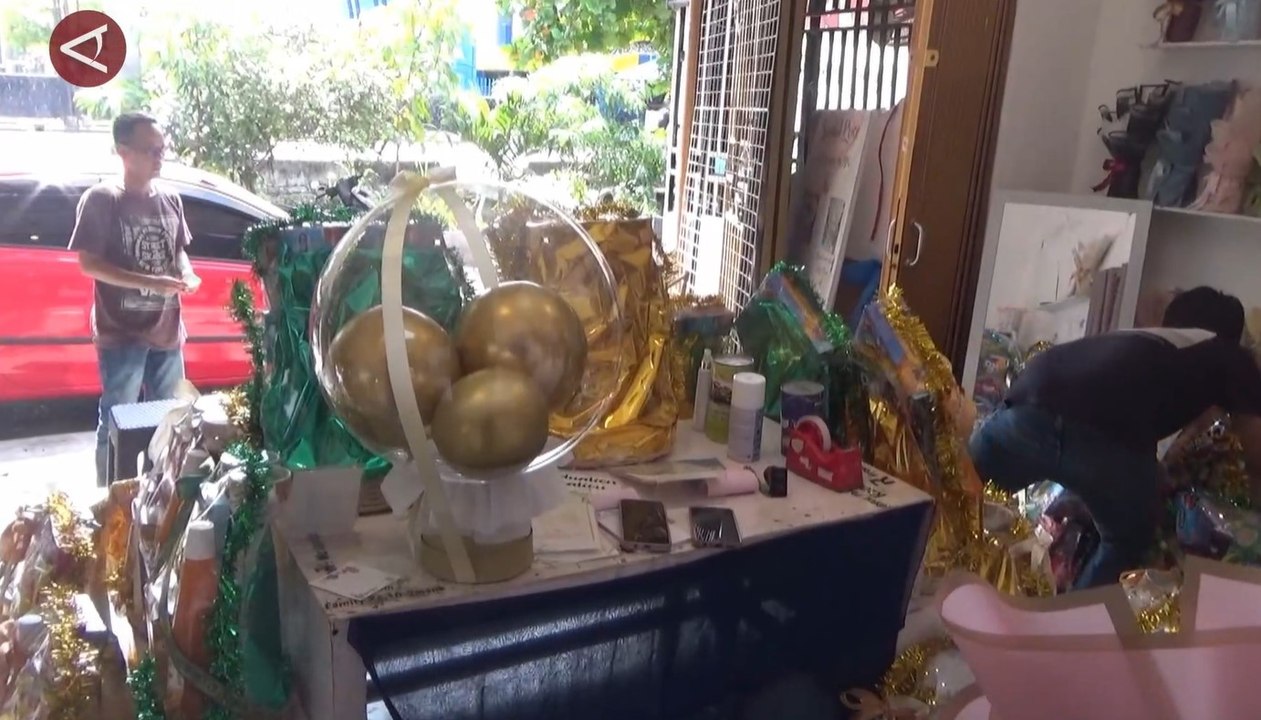 Momen lebaran, penjual buket bunga banting setir buka bisnis parsel