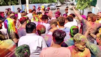 पुलिस लाइन में होली-भिण्ड