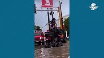 Tras video viral, a quienes salgan a jugar a calles inundadas de Sinaloa serán detenidos