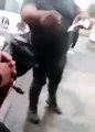 Abuso de Autoridad: ¡Todo por un pollo! Policías se enfrentan con un ciudadano en la fila de una rosticería