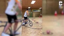 Los jugadores de Cycleball muestran sus alucinantes trucos