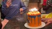 #VIRAL - La reacción de este joven adoptado al ver si primer pastel de cumpleaños