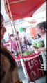 #VIRAL: México Joven sorprende en el tianguis para entregar título a su familia que vende verdura