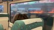 Ola de calor en España: los pasajeros se encuentran atrapados en un tren rodeado de incendios forestales