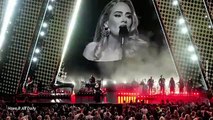 Adele rompe a llorar mientras es recibida con una ovación de pie en la noche de apertura de su residencia en Las Vegas