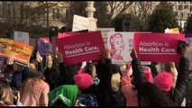 USA, manifestazione contro le restrizioni a uso pillola abortiva