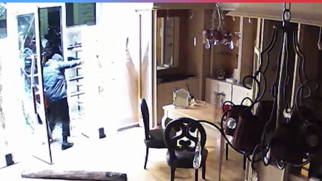 I ladri in azione nel negozio di occhiali, colpo da migliaia di euro