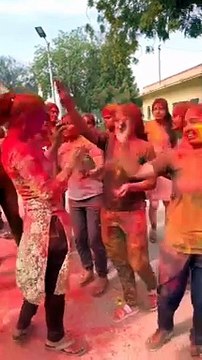 आइपीएस से कांस्टेबल तक गुलाल-अबीर से सराबोर, कमिश्नर-आइजी को कंधे पर उठाकर नाचे