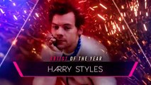 Harry Styles acepta el premio al artista del año en los iHeartRadio Music Awards 2023