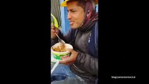 Albañil lleva su lonche en bote de jabón de trastes y se vuelve viral en Tiktok