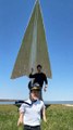 El avión de papel más grande del mundo | Ross Smith