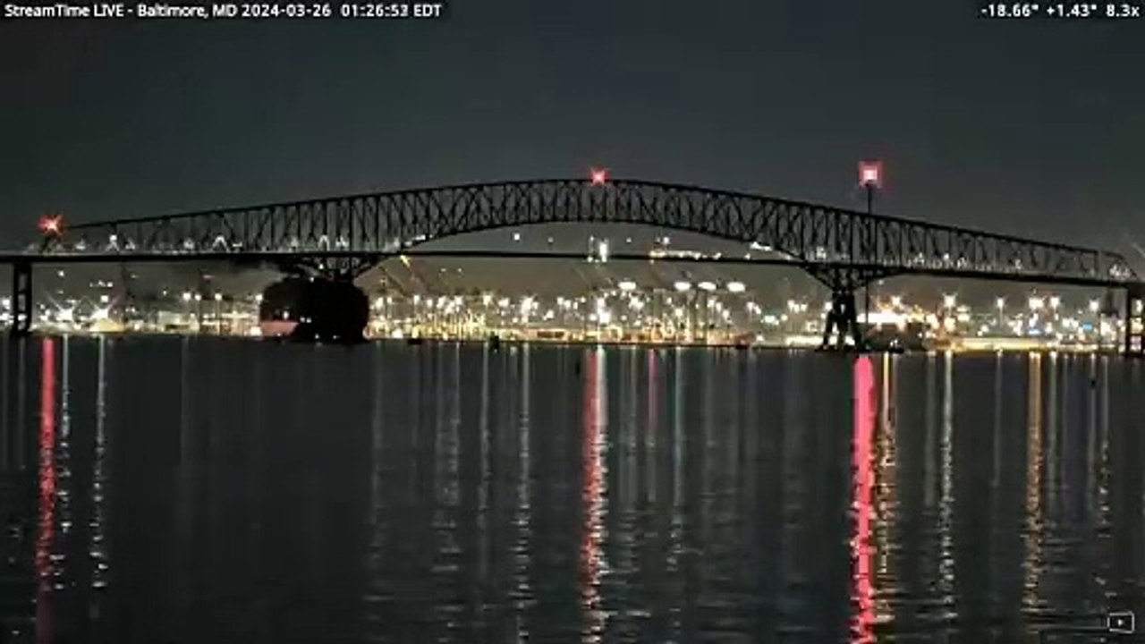 Les images du navire qui percute le pont de Baltimore