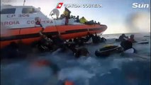 Dramáticas imágenes de los guardacostas italianos rescatando a inmigrantes en el mar