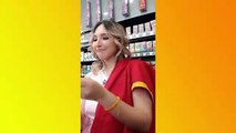 Cajera de Oxxo se disfraza de Princesa Peach; cliente la confunde con María Magdalena