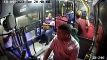 #VIRAL; Hombres intentan cometer asaltO en autobús pero los pasajeros se burlan de ellos: 