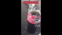 Hombre sospecha haber comprado una Coca-Cola pirata y se vuelve viral