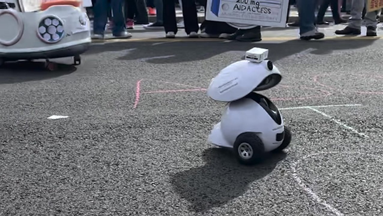 ‘Roe-bots’ dispense abortion pills outside Supreme Court as justices hear mifepristone challenge