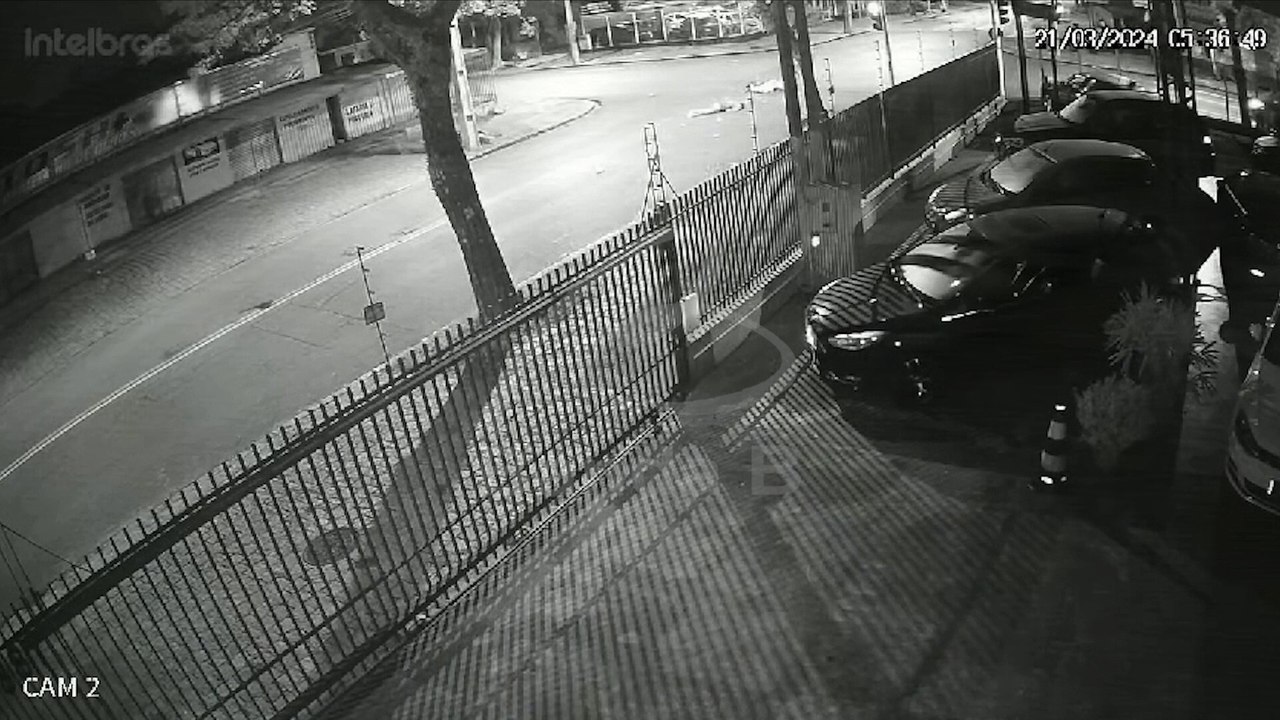 Advogado nega avanço de sinal vermelho após jovem quase morrer em batida contra van em Curitiba