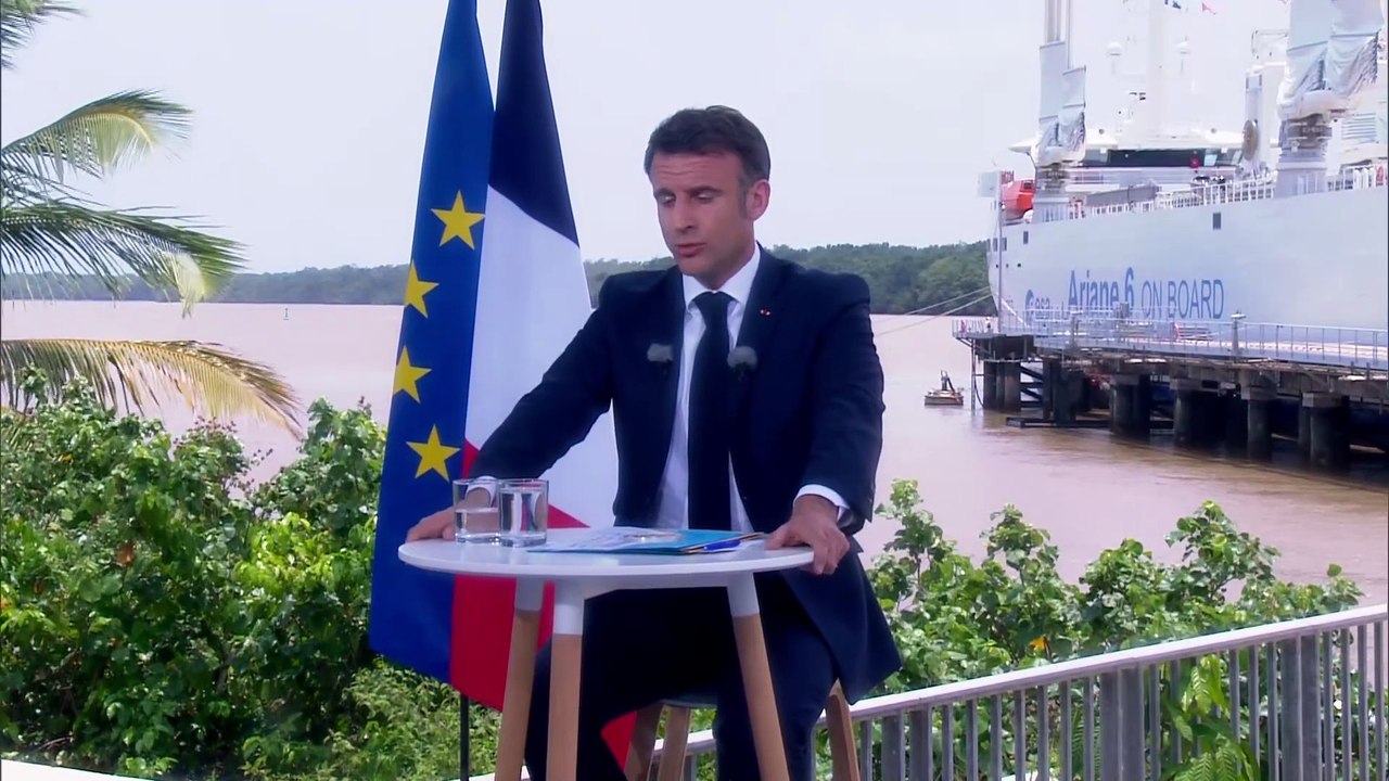 [ENTRETIEN] Emmanuel Macron veut "avancer à marche forcée" sur l'évolution statutaire en Guyane