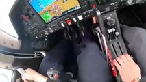 Aterrador momento en que la puerta de un avión se abre en pleno vuelo