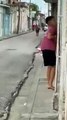 #OMG: Se escapa un toro y trata de atacar a niño por las calles de Sancti Spíritus