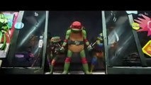 Las Tortugas Ninja: Mutant Mayhem Featurette - Poniendo a los adolescentes en TMNT