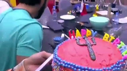 下载视频: ASI QUEDO EL PASTEL PARA DIEGO POR SU CUMPLEAÑOS! LA CASA DE LOS FAMOSOS MEXICO EN VIVO