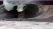 #OMG: Locas imágenes de video de surfistas desafiando las olas en Newport Beach, California, durante el huracán Hillary.