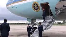 Biden utiliza las escaleras cortas del Air Force One para evitar caerse