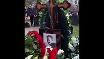 موسكو... تأبين مؤثر أمام قبر المعارض الروسي الراحل أليكسي نافالني بعد أربعين يومًا على وفاته