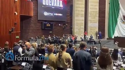 Diputados de Morena gritando “¡Viva Palestina libre!”