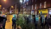 Manifestantes antiinmigración incendian un autobús en Dublín