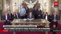 Javier Milei firma decreto para desregular economía