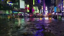 Dos millones de litros de agua inundan Times Square en Nueva York