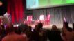 Chevy Chase se cae del escenario en la sesión de preguntas y respuestas de la película 