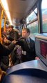 Mujer migrante agrede a niño en autobús de Londres