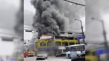 충남 서산 상가 화재...오토바이 40여 대 불타 / YTN