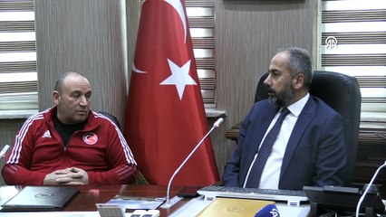 Van YYÜ Rektörü Şevli, başarılı sporcuları ödüllendirdi